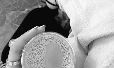 Kırık kapının kilidiyim