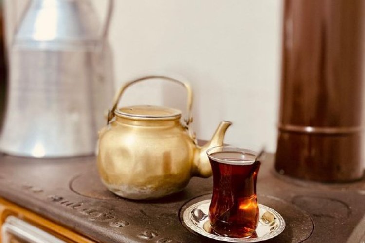 Bazı sevgiler varla yok arasında yaşanır