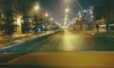 Sağır bir karanlık var önümde