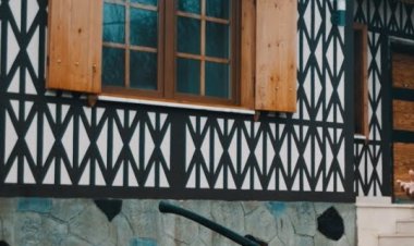 Onay ŞAHİN - Bak Şimdi Pencereden şarkı sözleri