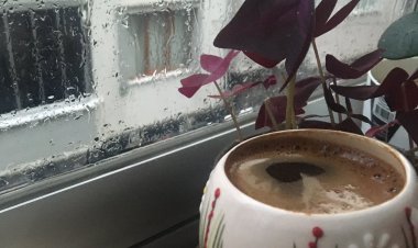 Yağmur yaş demeden yollara düştümm