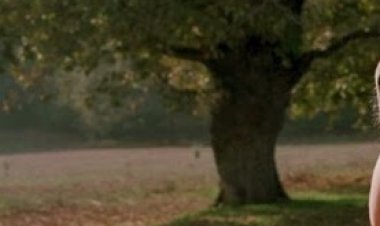 Serra Arıtürk - Yalnızlık Hikayesi şarkı sözleri