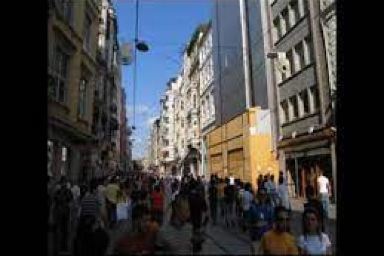 Düş Sokağı Sakinleri - Cehennemden Cennete