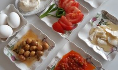 Kusursuz eyeliner Çekip gözleri güzel oluo