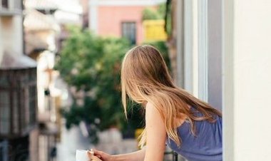 Yağmur geceyi yıkamış Uyanmışsın tertemiz sabaha