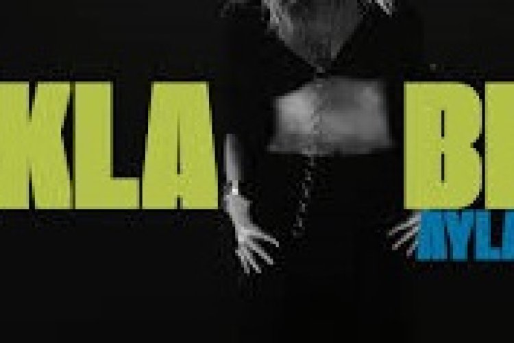 Ayla Çelik - Sakla Beni şarkı sözleri