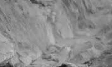 Mela Bedel - Ben Değilim şarkı sözleri