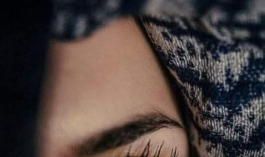 Karanlıkta kalmış gözler gibi.