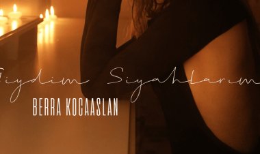 Berra Kocaaslan - Giydim Siyahlarımı sözleri