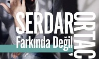 Serdar Ortaç’ın “Farkında Değil” şarkısı
