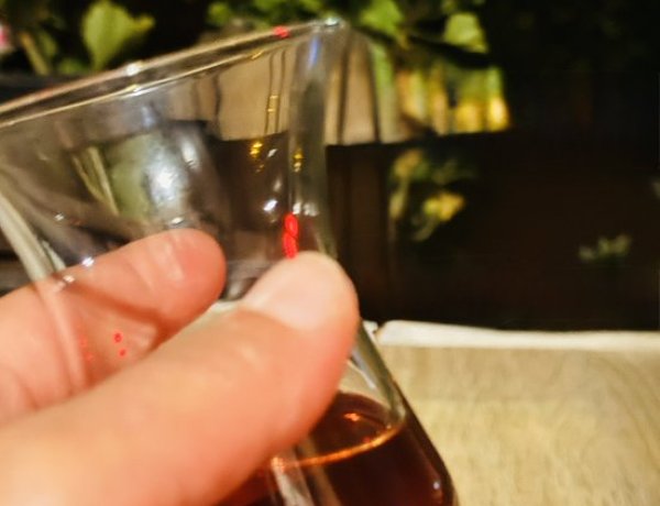 Herkese Benden Çay Şakir’e Yok