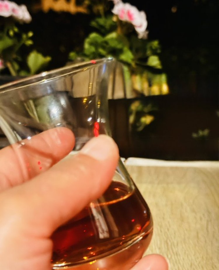 Herkese Benden Çay Şakir’e Yok
